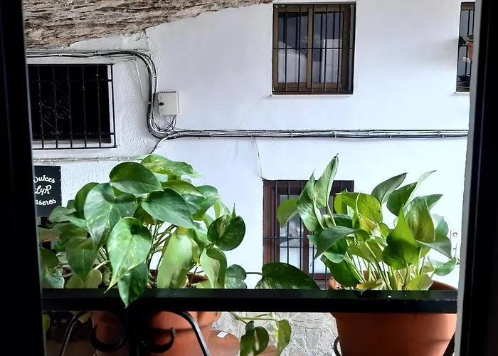Casa Bajo La Roca