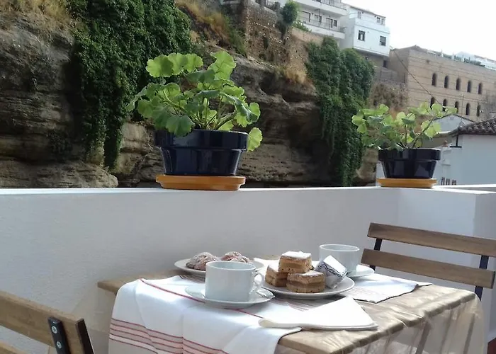 Casa Bajo La Roca